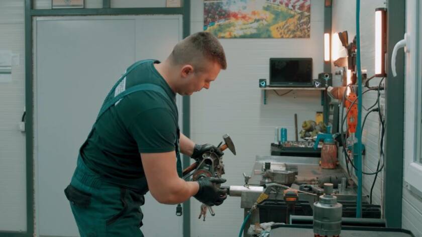 33_ecaseta_atelier_trebuie_blur_numar